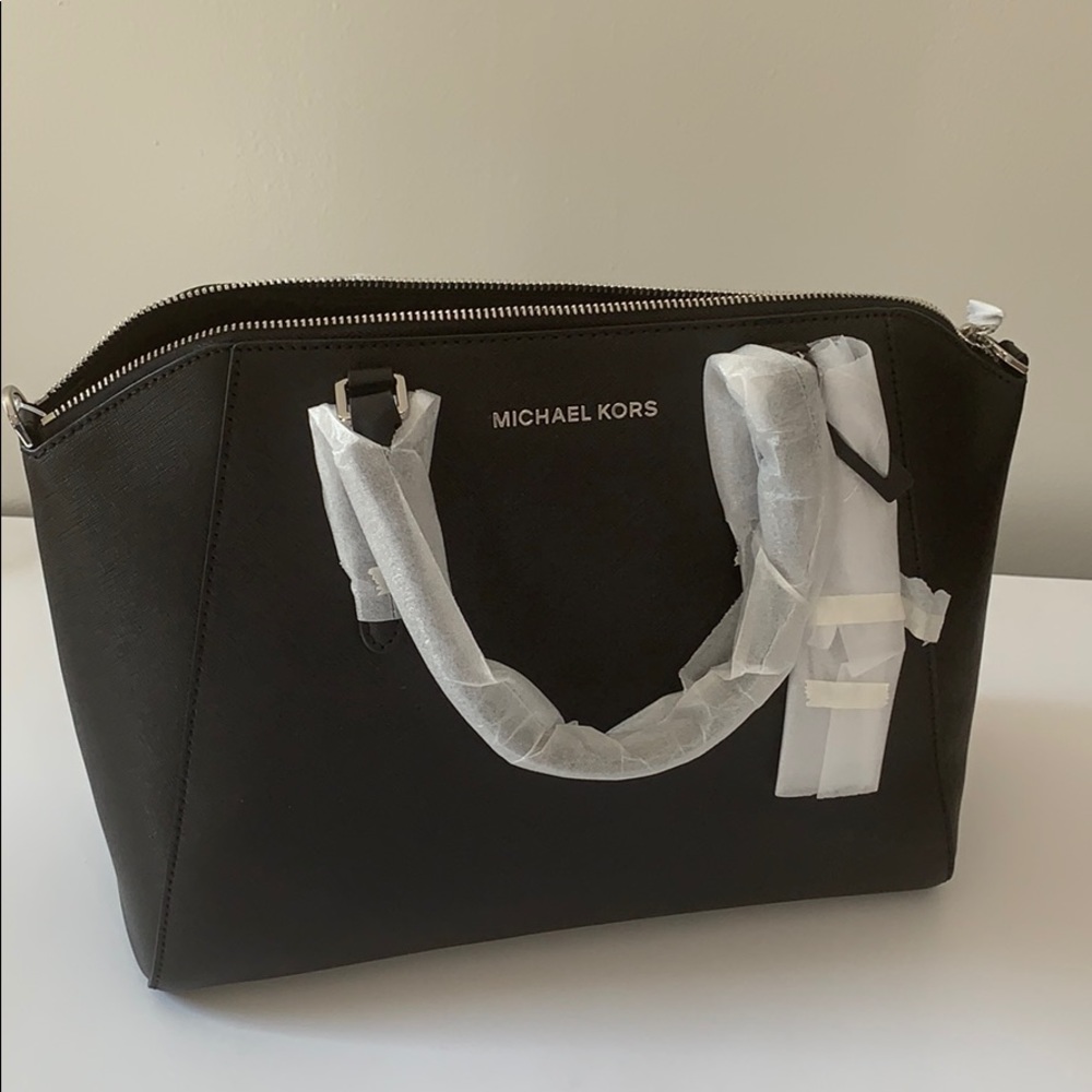 🔴SOLD OUT🔴 🎉HP- Michael Kors Ciara Satchel - Picture 3 of 16